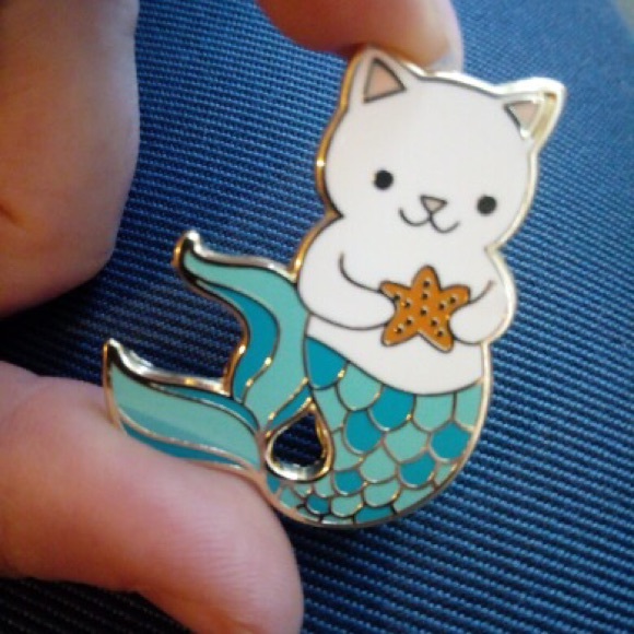 Cute Cat Mermaid Gold Enamel Pin - Picture 4 of 4